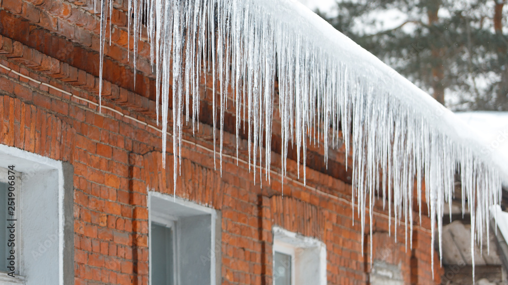 Tips for Preventing Ice Dams This Winter | Choosing the right Contractor