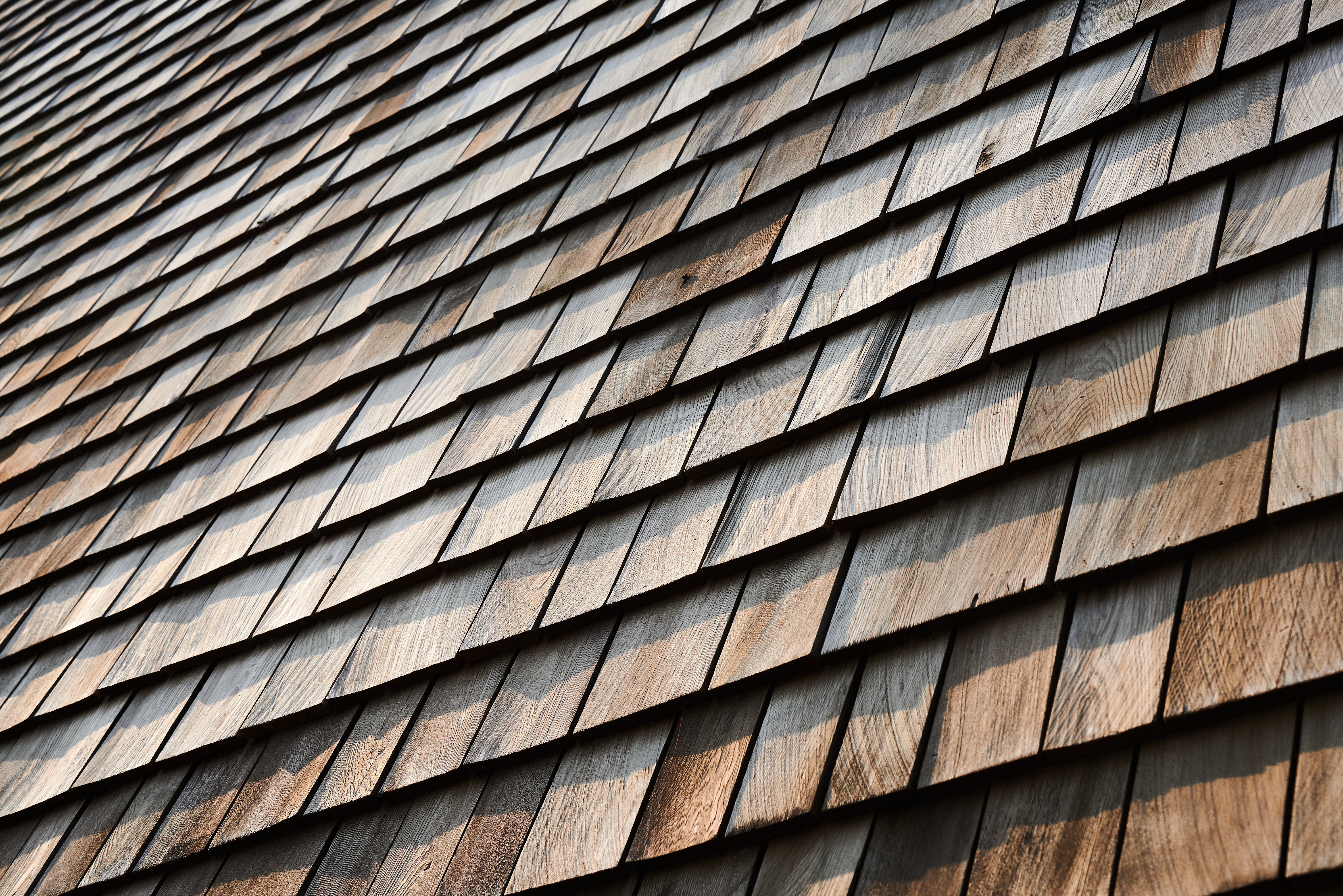 Cedar Shake Roofing: Exploring the Differences between Natural and Synthetic Options